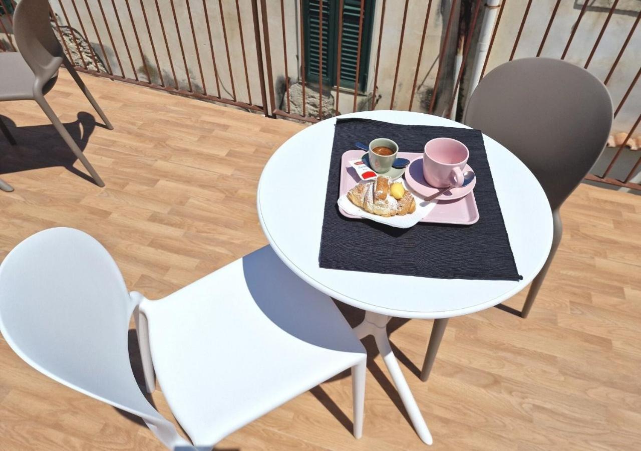 B&B Tra Le Vie Del Borgo ヴィエステ エクステリア 写真